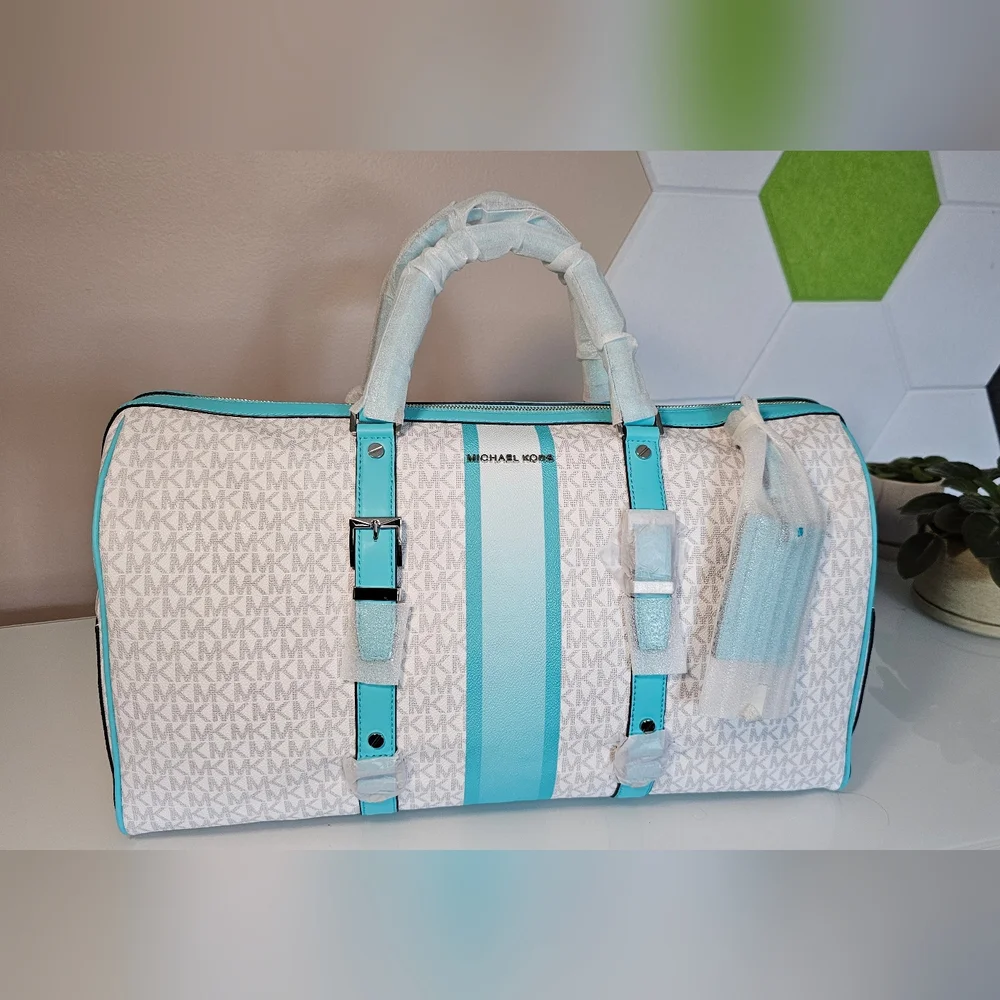 Authentic Michael Kors Weekender Ocean Blue. - Picture 12 of 12